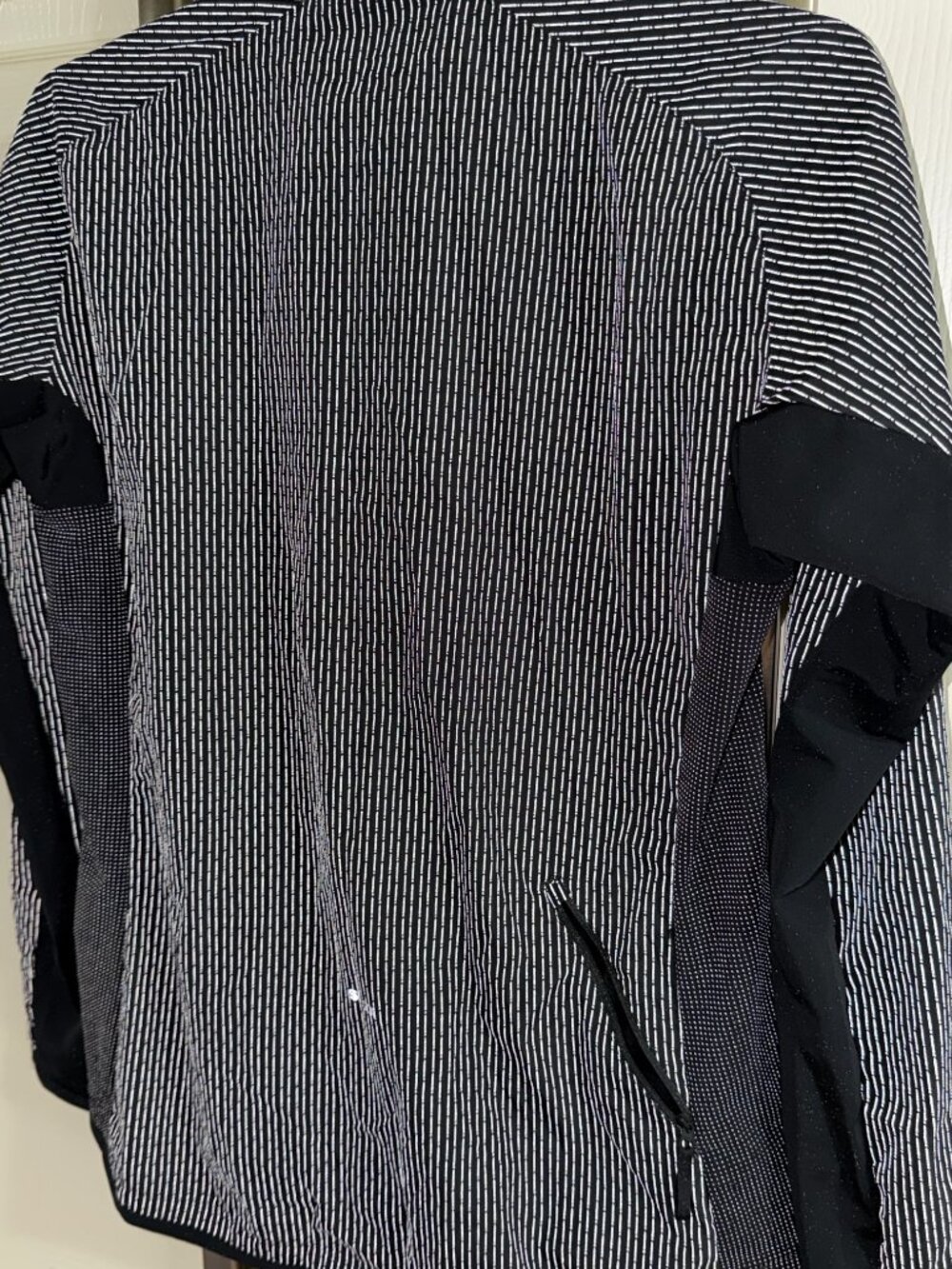 Sugoi Running Jacket BNWT - Picture 9 of 10